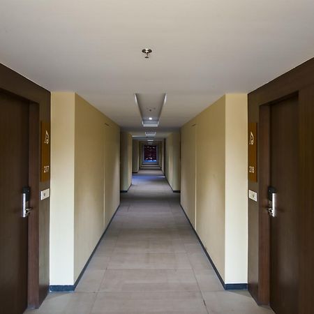 Hotel Atharva Удджайн Экстерьер фото