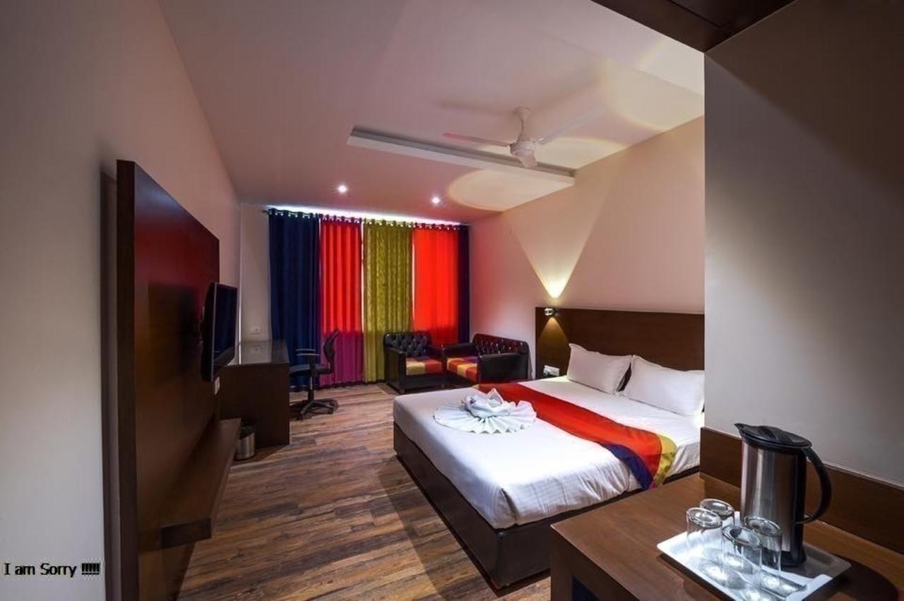 Hotel Atharva Удджайн Экстерьер фото