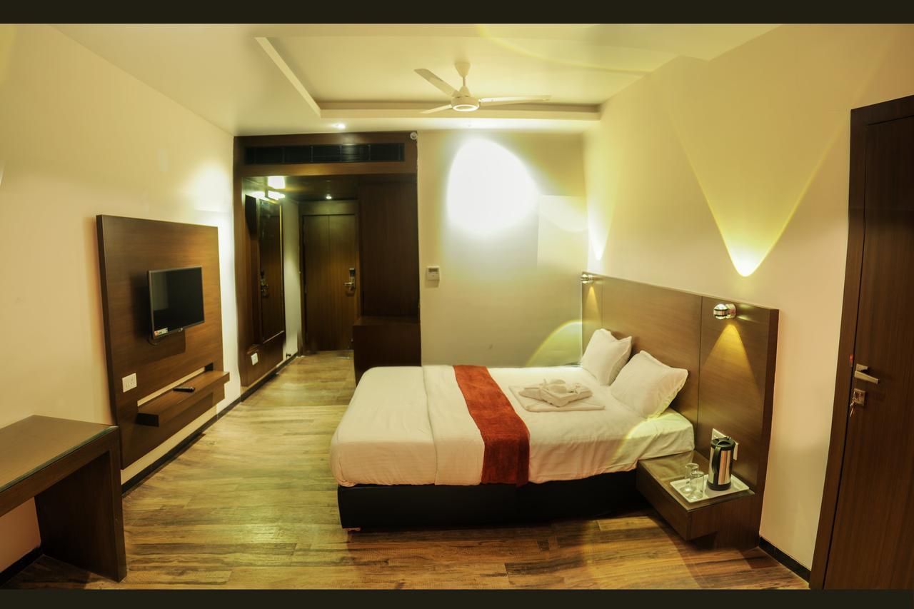 Hotel Atharva Удджайн Экстерьер фото